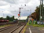 Zwei Flügelsignale auf HP0 am 06.09.17 in Hanau Hbf