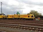 STRABAG Linsinger Schienenfräszug SF03 / 06 (Hannibal) (99 80 9427 003-5 D-STRA) am 19.11.17 in Hanau Hbf vom Bahnsteig aus fotografiert