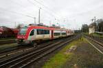 VIAS/Odenwaldbahn Bombardier Itino 615 115 am 23.12.22 in Hanau Hbf Südseite vom Bahnsteigende aus fotografiert
