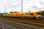 Vossloh Schleifzug HSG-2 mit Alpha Trains Siemens Vectron DualMode 2248 036-6 am 03.11.23 in Hanau Hbf abgestellt vom Bahnsteig aus fotografiert