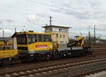 DB Bahnbau Gruppe Robel SKL am 14.04.16 in Hanau Hbf vom Bahnsteig aus fotografiert