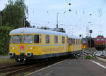 Bundesbahn Feeling mit DB Netz 726 002-9 und EBM Cargo 140 070-4 im Hintergrund am 21.07.16 in Hanau Hbf