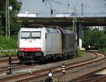 Railpool 185 637-6 steht am 01.08.16 in Hanau Hbf vom Bahnsteig aus fotografiert