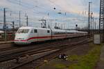 DB Fernverkehr ICE1 401 xxx am 23.12.25 in Hanau Hbf vom Bahnsteig aus fotografiert