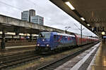 146522-8 von Rail Invest steht hier am 22.2.2026 um 17.17 Uhr im HBF Hannover vor dem RE 1 nach Norddeich. 