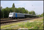 Railpool Lok 185681 kam am 10.5.2018 um 9.25 Uhr mit dem Classic Courier über die Rollbahn nach Norden fahrend durch den Bahnhof Hasbergen.