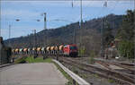 187 155 mit dem OHU-Kieszug in Hausach Richtung Villingen unterbricht den RS1-Reigen. März 2024.