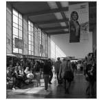 Viel los -     Blick in die Bahnhofshalle des Heidelberger Hauptbahnhofes.