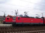 BR 142 909 und BR 143 828 Anfang Oktober 2007 im Bahnhof Heidenau.