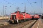 Am 14.02.2013 rangiert 363 831 einen aus einer 143 und n-Wagen gebildeten Regionalzug von Gleis 6 in die Abstellgruppe des Heilbronner Hbf.
