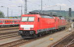 Am 02.09.2012 steht 186 324 mit einer Lok der Baureihe 152 abgestellt im Heilbronner Hbf. Die Aufnahme entstand aus einem Regionalzug, welcher damals noch aus Silberlingen gebildet war. 