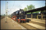 503606 fährt hier am 12.5.1994 mit einem Sonderzug in Richtung Magdeburg in den Bahnhof Helmstedt ein.