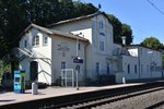 HÖRSTEL (Kreis Steinfurt), 20.07.2016, das ehemalige Bahnhofsgebäude; in ihm befinden sich heute ein Restaurant und ein Hotel