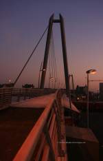 Das ist der neue Luftsteg in Hof Hbf, der nun anstatt der Gitterbrcke aus den 1930ern den ganzen Bahnhof berquert.