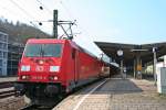 185 216-9 und 185 352-2 mit einem RedBull-Zug gen Norden am Mittag des 06.03.14 im Bahnhof Horb am Neckar.