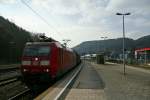 185 116-1 mit einem gemischten Gterzug in Richtung Stuttgart am Nachmittag des 06.03.14 im Bahnhof Horb am Neckar.