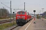 Mit dem IC 2214 treffen 218 390-3 und 218 837-3 am 13.04.2026 in Husum ein