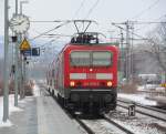 143 879-5 erreicht am 04. Februar 2012 mit einer Regionalbahn nach Saalfeld (Saale) den Jenaer Saalbahnhof.