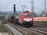 186 330-7 zieht einen gemischten Güterzug am 22.09.2011 durch Kaiserslautern Hbf