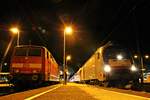 In der Nacht vom 26.08.2016 stand MRCE/DB Fernverkehr ES 64 U2-007 (182 507-4) mit dem ARZ 1498 (Lörrach Gbf - Hamburg Altona) neben der abgestellten 181 205-6 im Hauptbahnhof von Karlsruhe und