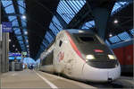 Startklar zur Fahrt nach Paris -    TGV-Duplex im Hauptbahnhof von Karlsruhe.