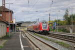 DB 445 064 als RE 4615  Main-Spessart-Express  von Frankfurt (M) Hbf nach W�rzburg Hbf, am 31.08.2025 beim Halt in Karlstadt (Main).