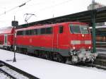 RE Frankfurt/Main nach Kassel Hbf mit Lok der BR 111 im Dezember 2005 in Kassel Hbf.