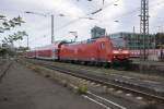 Am 06.10.2014 zieht 146 121-9 den RegionalExpress 4163 nach Frankfurt (M) Hbf aus den Hauptbahnhof Kassel.