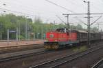 Hier durchfhrt die Lok DG 202 der HLB mit einem recht langen Gterzug den Bahnhof Kassel Wilhelmshhe am 27.5.13.