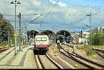 101 112-1, mit Werbung für die Händlergemeinschaft w13plus, als IC 2229  Kieler Bucht  (Linie 31) nach Regensburg Hbf steht im Startbahnhof Kiel Hbf auf Gleis 3.