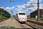 401 563-2 (Tz 163) als verspäteter ICE 674 (Linie 20) von Karlsruhe Hbf steht in seinem Endbahnhof Kiel Hbf auf Gleis 3.
[6.8.2019 | 13:48 Uhr]