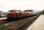 Loks 218 179-0 und 218 126-1 mit IC 737 “Karolinger” Aachen Hauptbahnhof-Kiel Hauptbahnhof auf Kiel Hauptbahnhof am 26-7-1992.