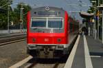 X-Wagenzug mal wieder auf der S8 am heutigen Mittwoch den 27. Mai 2015, hier steht der Zug am Hausbahnsteig in Kleinenbroich auf seinem Weg nach Wuppertal Oberbarmen.
