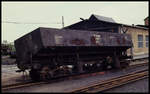 Einst diente dieser Kippwagen dem Kupfer Erz Transport im Mansfelder Land. Am 22.06.1991 stand er im schmalspurigen Bahnhof Bereich von Klostermansfeld.