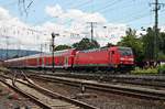 Als RE 5  Rhein Express  (Koblenz Hbf - Wesel) fuhr am 18.06.2016 die Dortmunder 146 263 an dem Rangierbahnhof von Koblenz Lützel in Richtung Andernach vorbei.