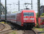 Nachschuss der ausfahrenden 101 025-5, die den IC2218 nach Hamburg-Altona, aus dem Kölner Hauptbahnhof schob. Aufgenommen am 05.06.19.