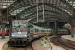 DB 101 127-9  100 Jahre Baureihe 101  mit IC2155 in K�ln Hbf, Juli 2025.