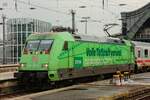 DB 101 088-3  DEVK  Volle Tatkraft voraus! mit IC2013 in Köln Hbf, Dezember 2025.