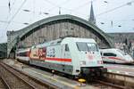 DB 101 110-5  50 Jahre Intercity  mit letztem EC9 nach Basel in Köln Hbf, Dezember 2025.