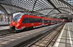 442 257-2 und 442 603-7 fahren am 5.7.2017 als RE9 (RE10913)  Rhein-Sieg-Express  von Aachen Hauptbahnhof nach Siegen aus dem Kölner Hauptbahnhof aus.