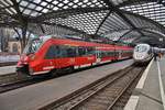 442 761-3 verlässt am 1.7.2017 als RE9 (RE10923)  Rhein-Sieg-Express  von Aachen Hauptbahnhof nach Siegen den Kölner Hauptbahnhof.