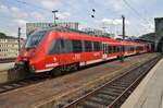 442 101-2 und 442 761-3 verlassen am 16.8.2017 als RE9 (RE10918)  Rhein-Sieg-Express  von Siegen nach Aachen Hauptbahnhof den Kölner Hauptbahnhof.