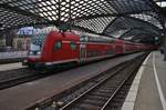 RE6 (RE10628)  Westfalen-Express  von Minden(Westf) nach Köln/Bonn Flughafen steht am Abend des 16.8.2017 im Kölner Hauptbahnhof. Schublok war 146 260.