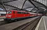 111 037-8 verlässt am 2.7.2017 mit dem RE9 (RE11591)  Rhein-Sieg-Express  nach Siegen den Kölner Hauptbahnhof.