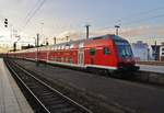 RE9 (RE10930)  Rhein-Sieg-Express  von Siegen nach Köln Hauptbahnhof hat am Abend des 2.7.2017 das Ziel der Fahrt erreicht und verlässt den Kölner Hauptbahnhof soeben in Richtung