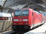 Die letzte Woche für den RE5 in der Regie der DB ist schon angebrochen, als 146 264 den RE5 nach Wesel aus dem Kölner Hauptbahnhof schob.