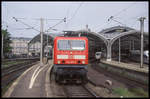 DB 143575-9 fährt am 15.5.2004 in Köln Hauptbahnhof mit einem RE in Richtung Köln Deutz ab.