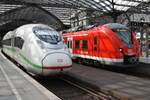 407 014-0 trifft am 19.06.2021 als Leerzug im Kölner Hauptbahnhof auf 1440 377-8 als RE8 (RE10829)  Rhein-Erft-Express  nach Koblenz Hauptbahnhof.