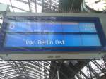 13.09.2008, Kln Hbf. Hier hat sich auch ber 19 Jahren noch nicht rumgesprochen, dass es die Deutsche Teilung nicht mehr gibt. Mchte mal wissen, welcher Ewiggestriger hier die Fahrtrichtungsanzeiger programmiert?