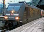 101 141-0 , Kln Hbf am 16.01.2010, sofern diese Loks (BR 101) Werbetitel tragen, sind sie durchaus ein Foto wert... 